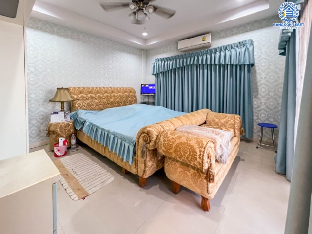 *****บ้านเดี่ยวมือสองย่านนนทบุรี ม.ศิลปการพาร์ค2 วัดลาดปลาดุก หลังมุม! เนื้อที่ 86.2 ตร.ว. ฟังก์ชัน 3 ห้องนอน 3 ห้องน้ำ 2 ที่จอดรถ บ้านทำเลดี พร้อมอยู่ เพียง 7 นาทีก็ถึงรถไฟฟ้าสายสีม่วง "สถานีคลองบางไผ่" และเซ็นทรัลเวสต์เกต